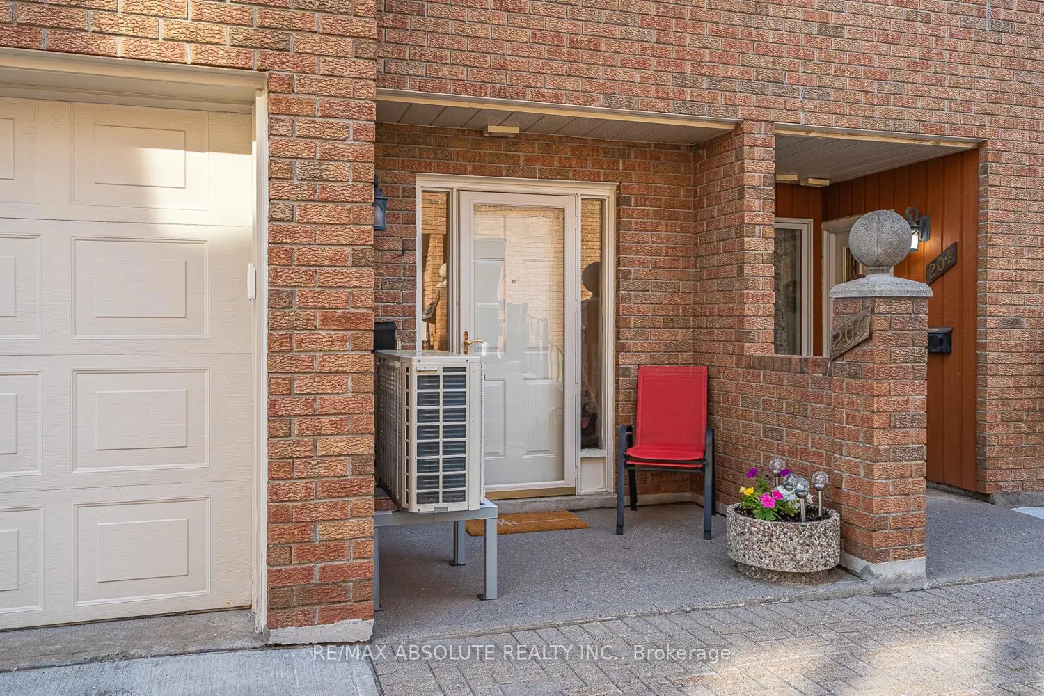 206 Stratas Court photo 2