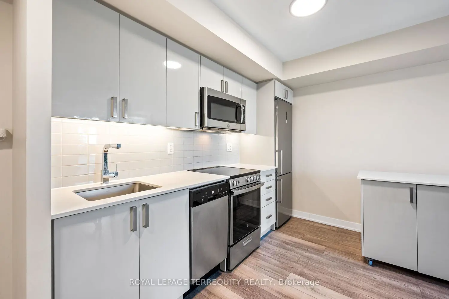 38 Monte Kwinter Court 414 photo 4
