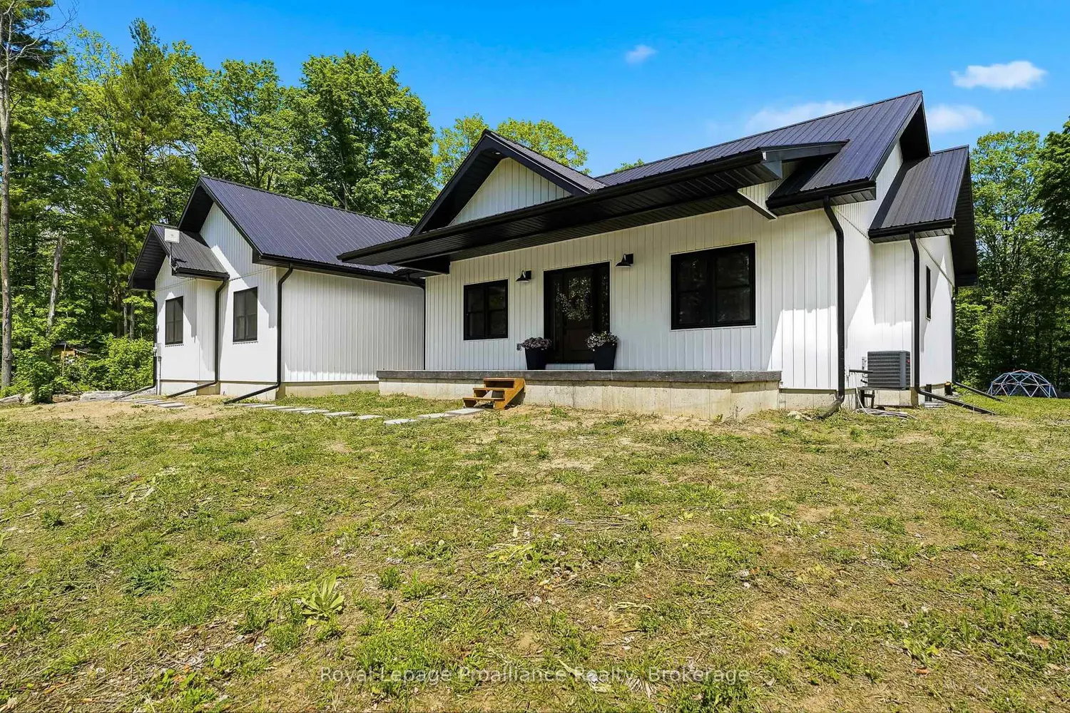 293 Douglas Road photo 3