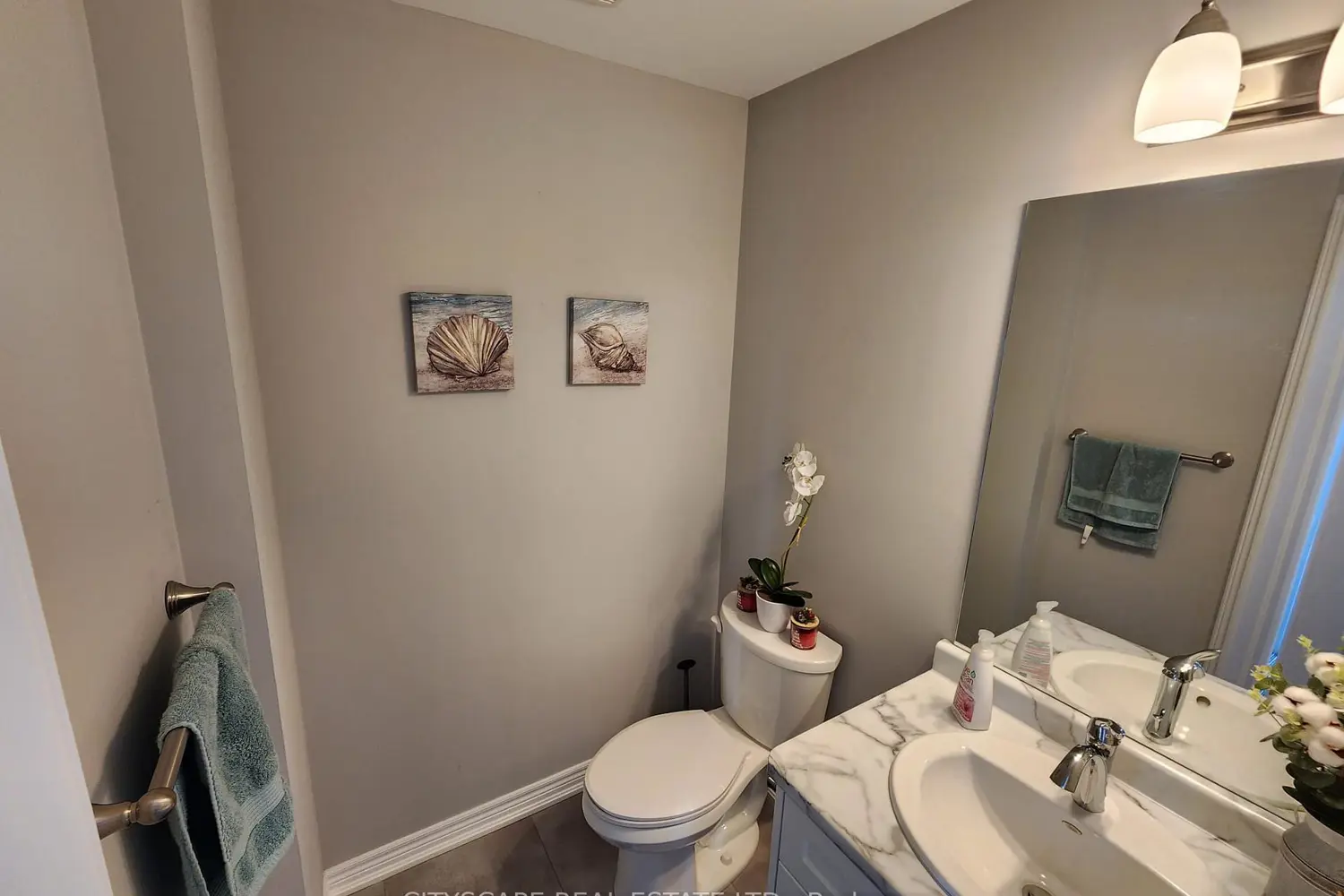 27 Lamb Crescent photo 5