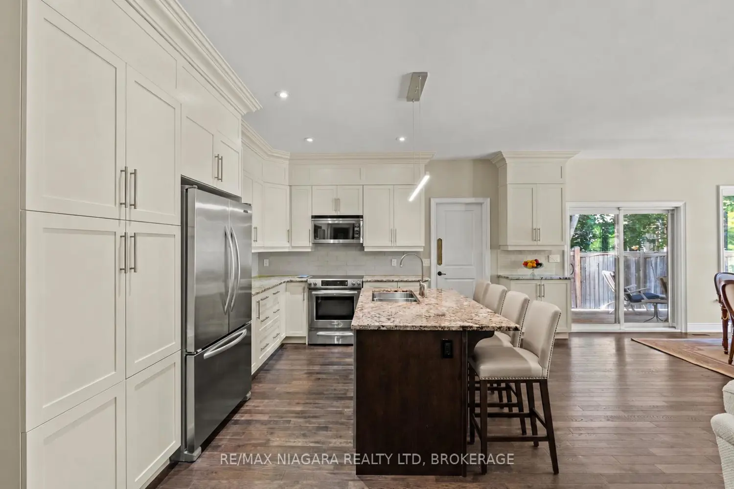 8 Campbell Street photo 3