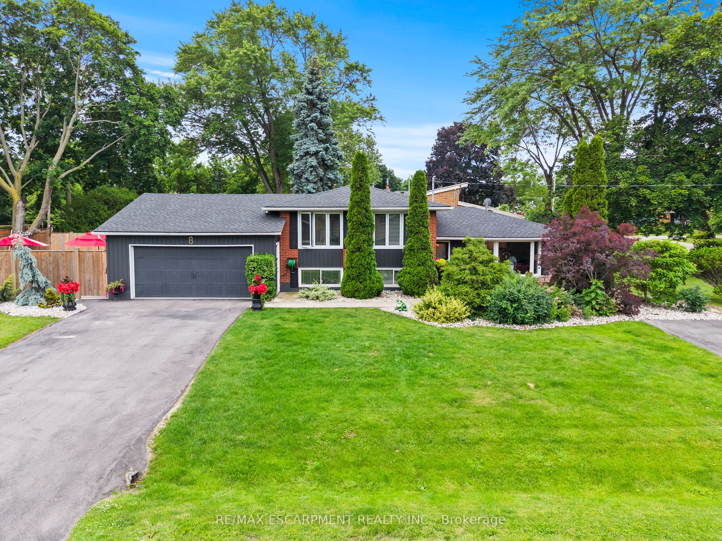 8 Bendamere Drive, Grimsby, ON, L3M 2N3