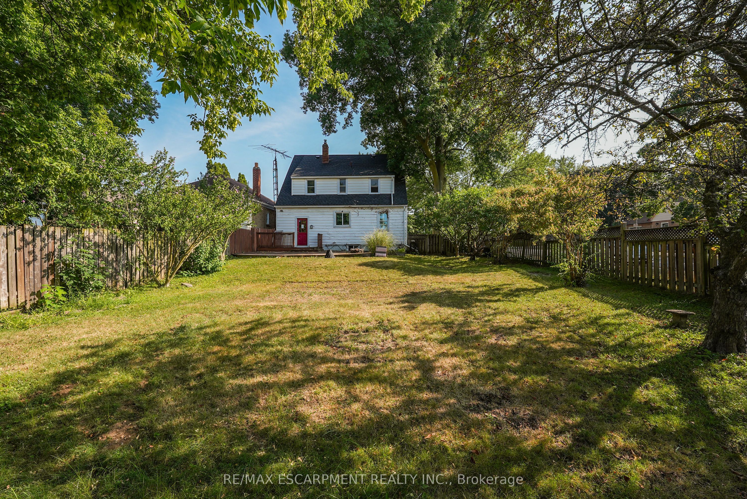 9 Arlington Avenue, St. Catharines, ON, L2P 3A3 photo 2