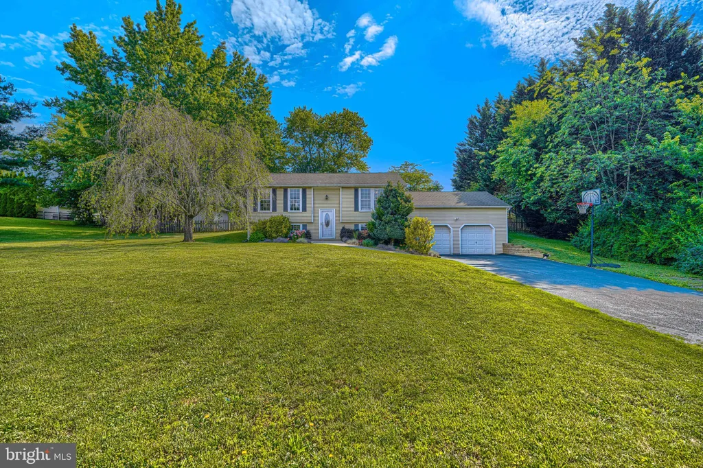 1104 Martinez Drive, Westminster, MD 21157 photo 2
