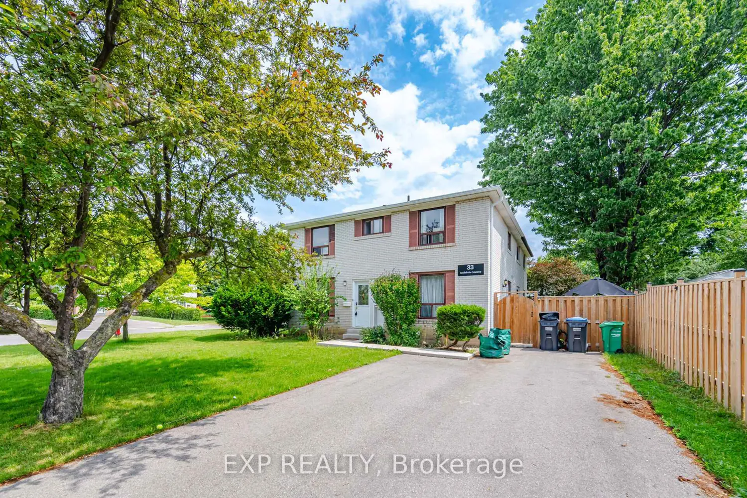 33 Earlsdale Crescent