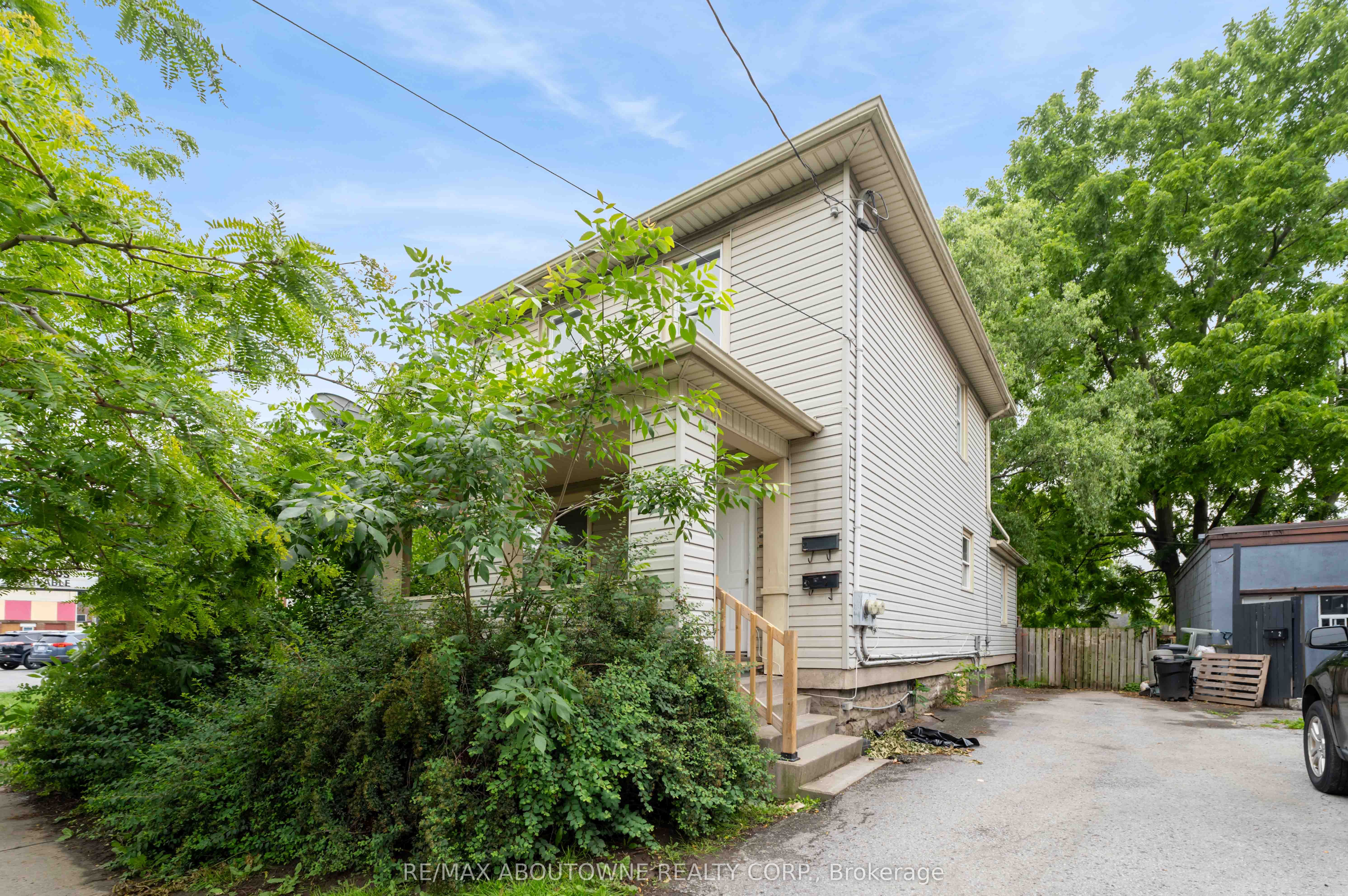 UPPER-107 Lake Street, St. Catharines, ON, L2R 5X7