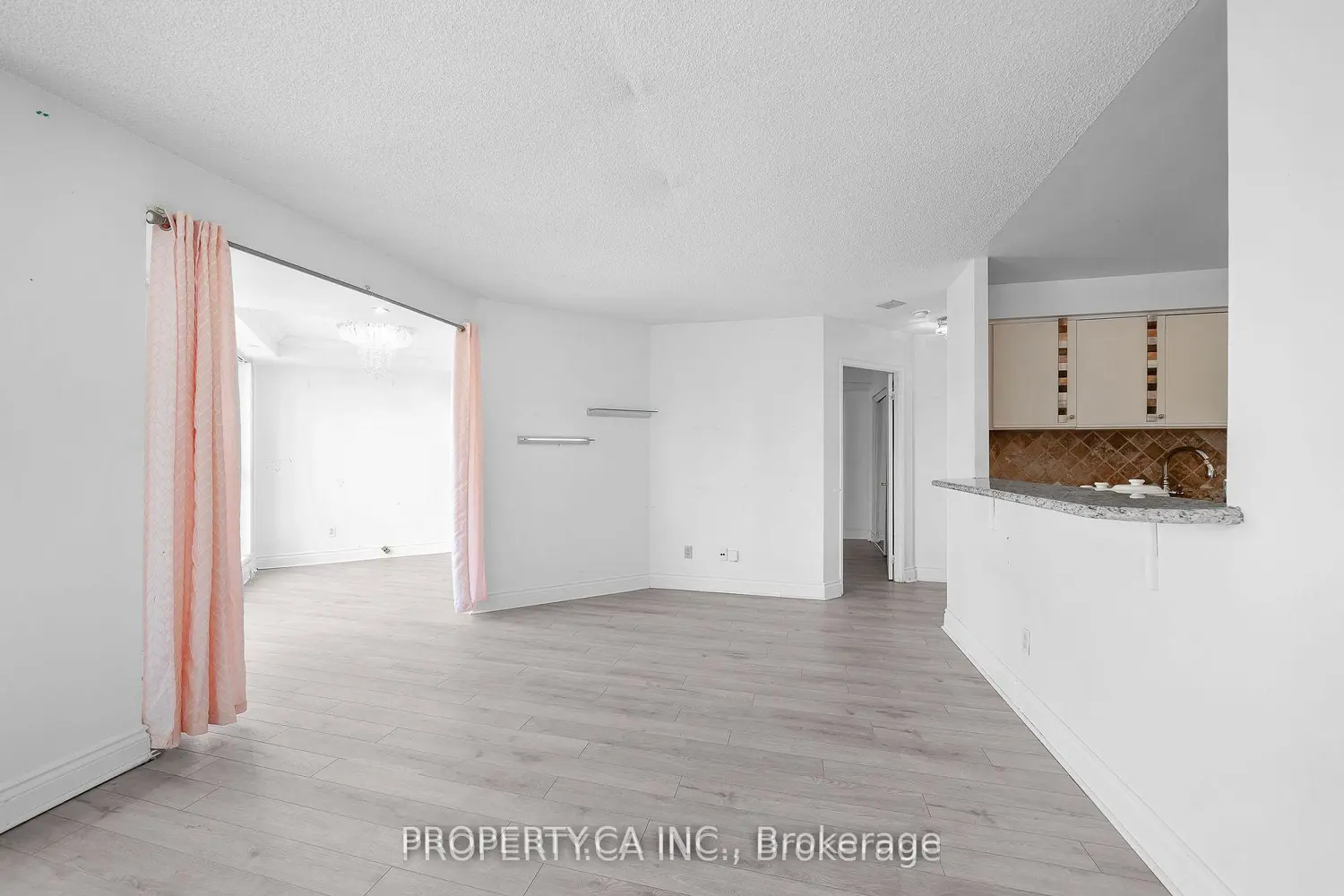 2267 Lake Shore Boulevard 526 photo 5
