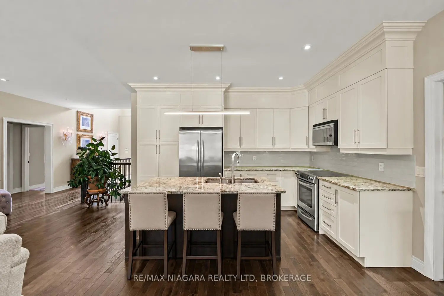 8 Campbell Street photo 2