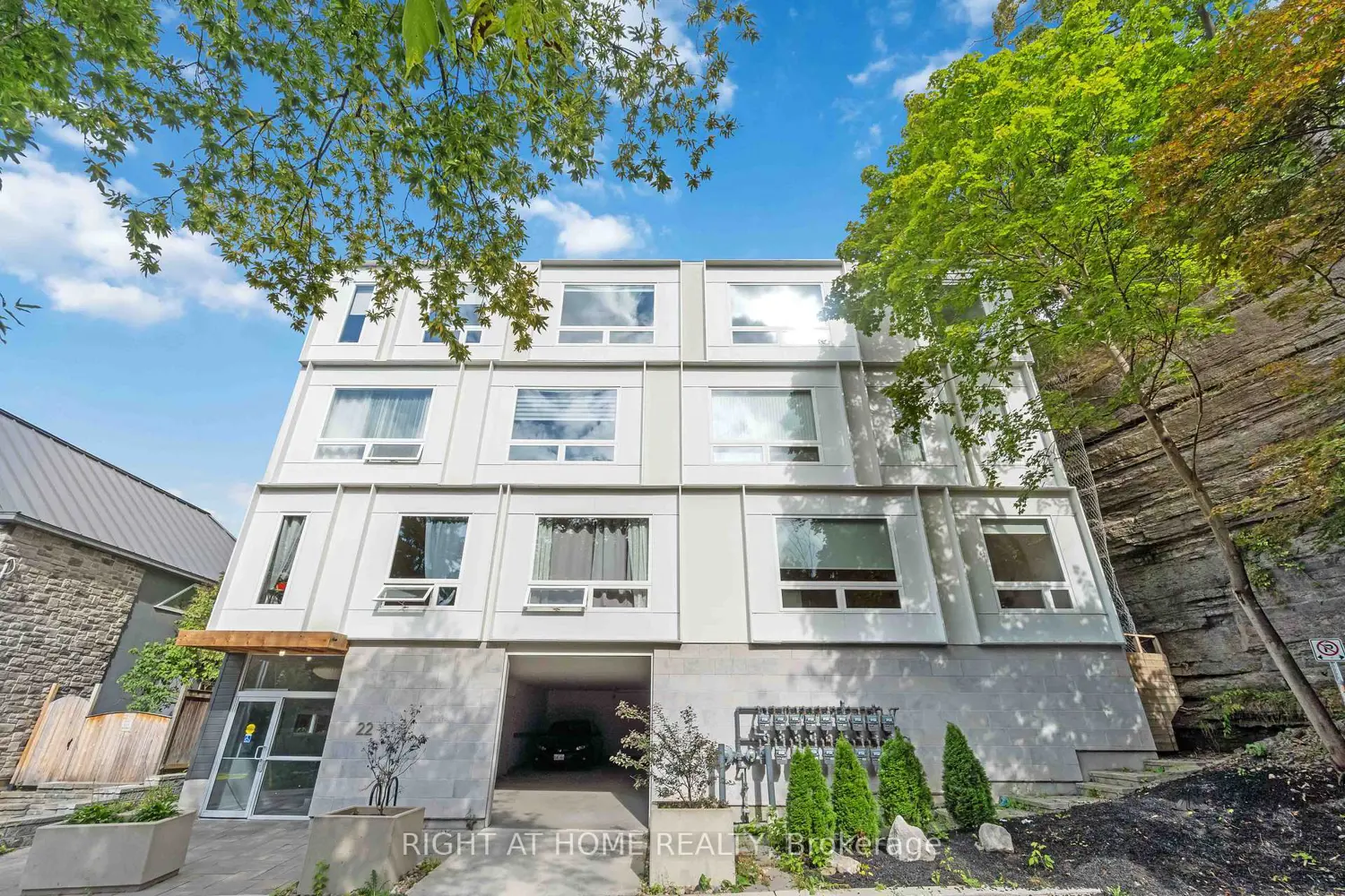22 Perkins Street 305