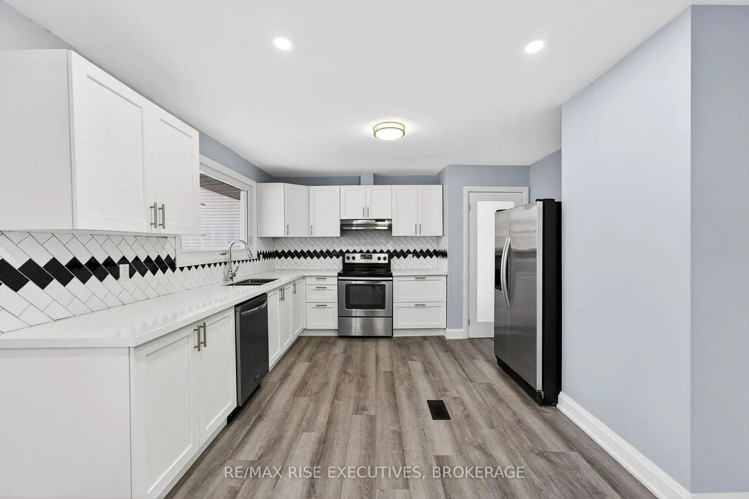 191 Brant Street photo 5