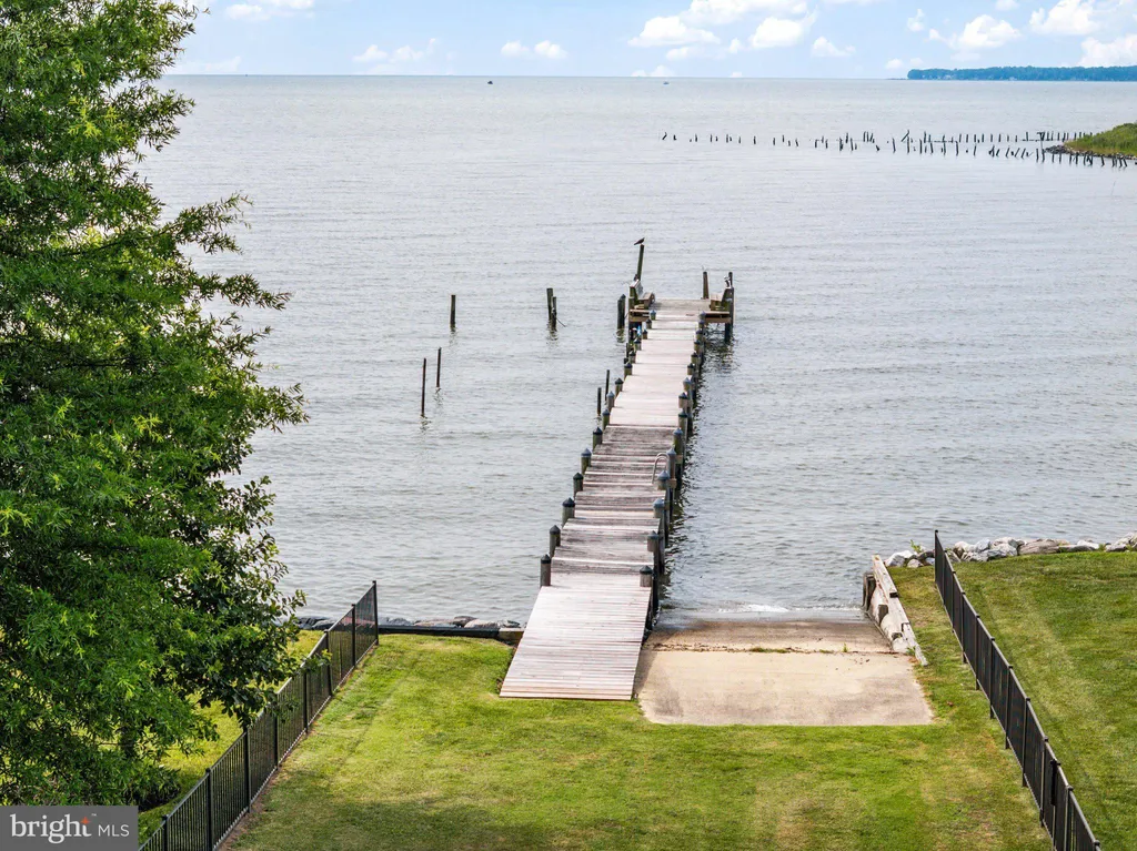 812 Bay View Drive, Deale, MD 20751