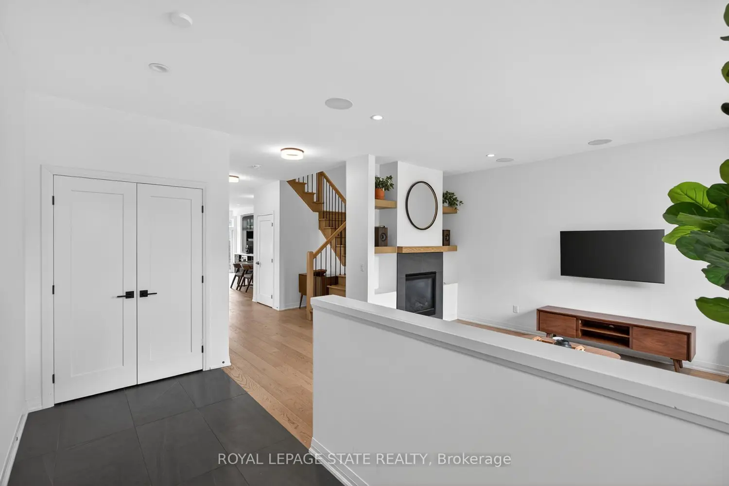 206 Canada Street photo 2