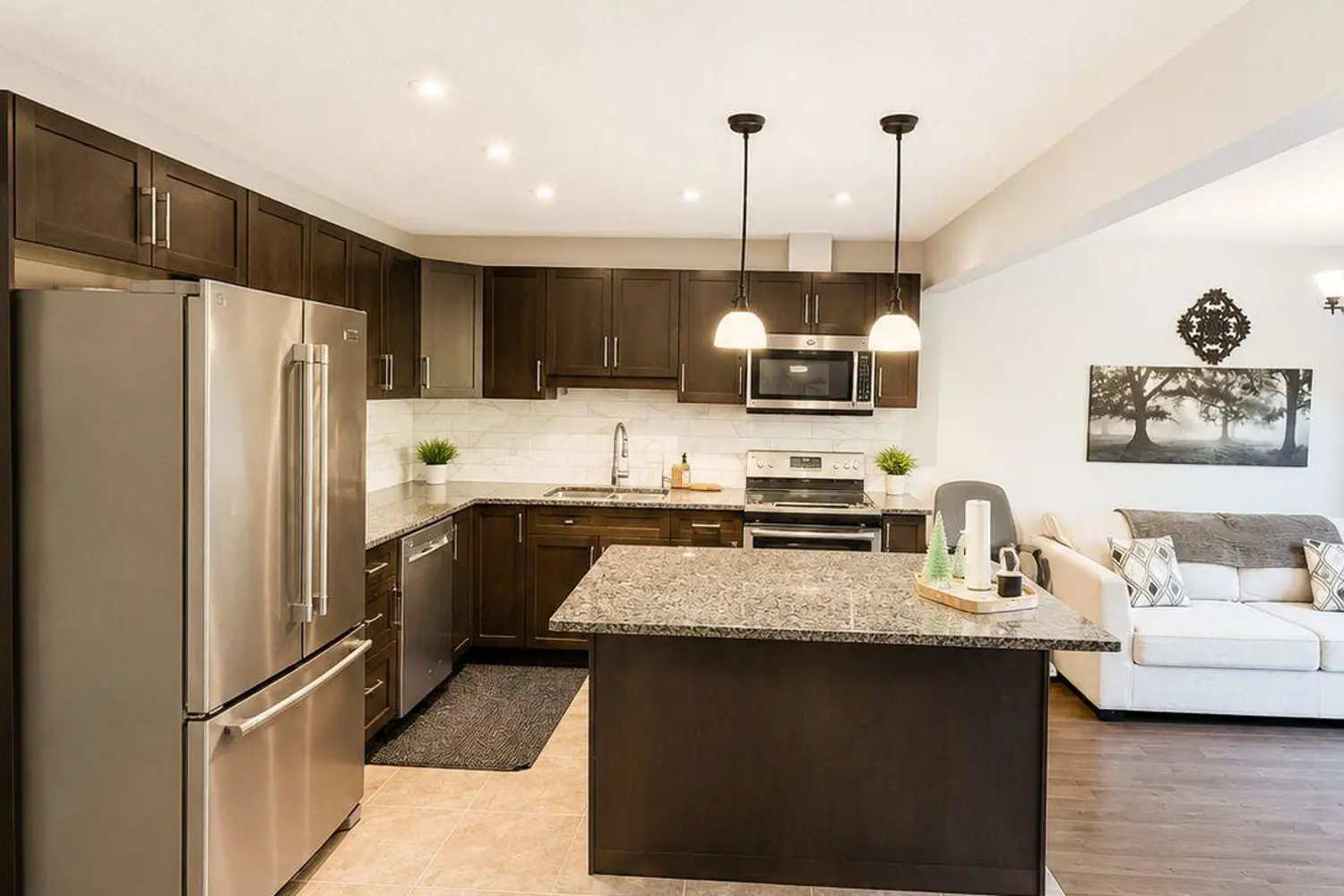 20 Lawson Street 14 photo 2