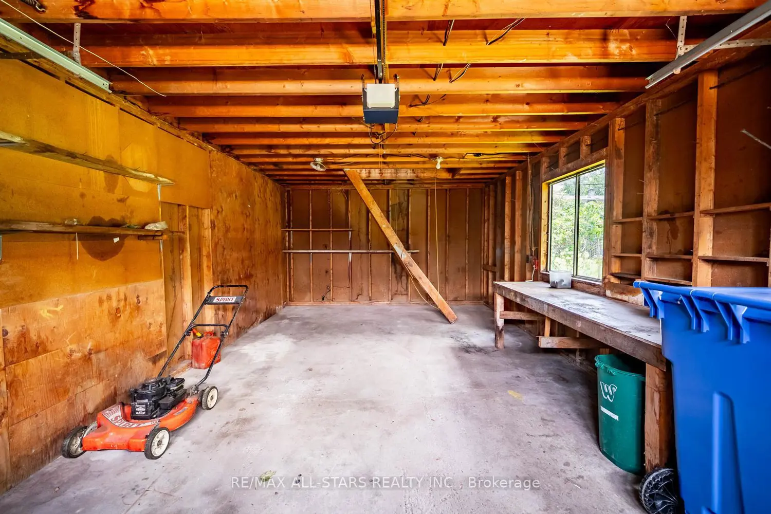 427 Watson Drive photo 2
