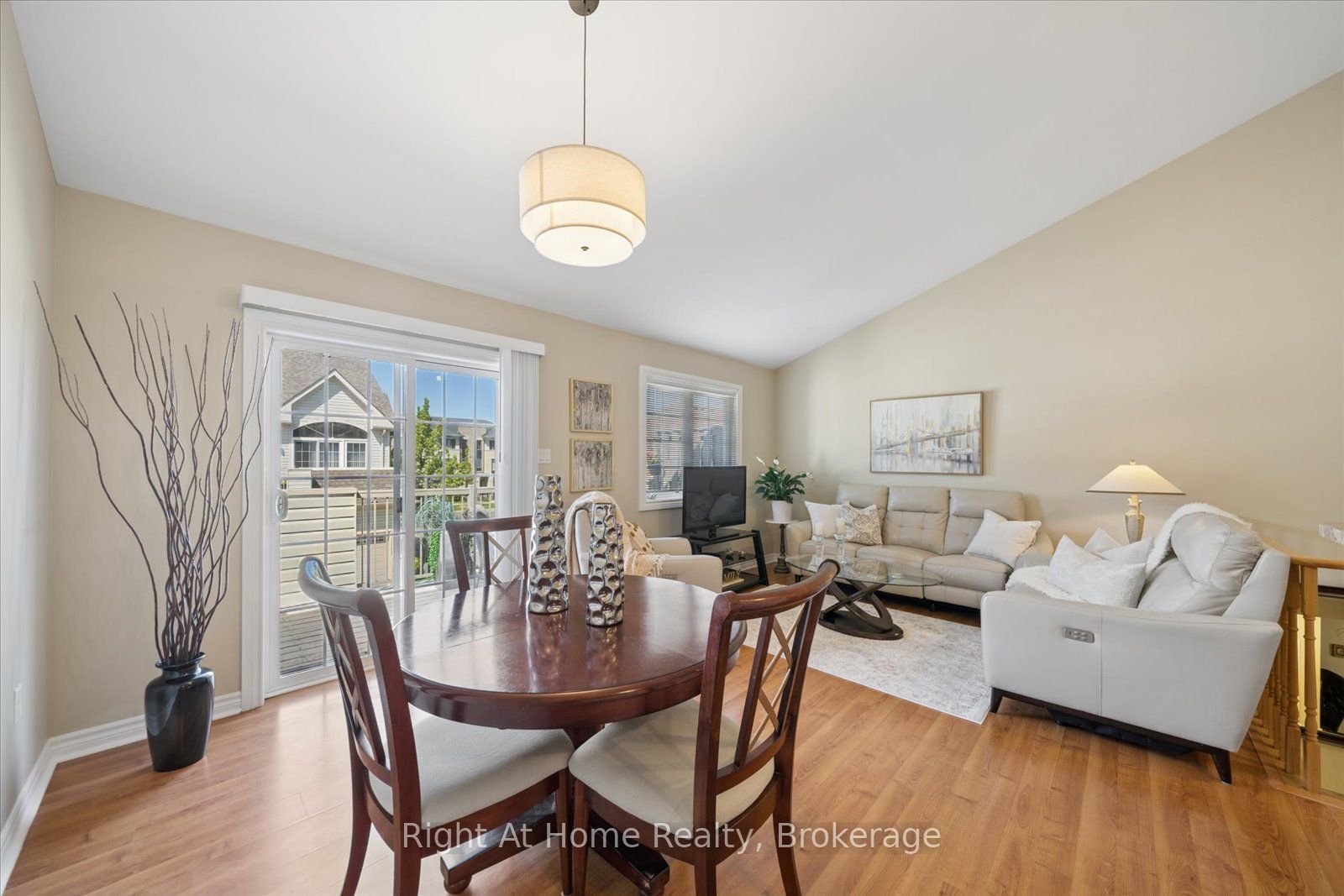 17 Wicker Park Way, Whitby, ON, L1R 0C8 photo 2