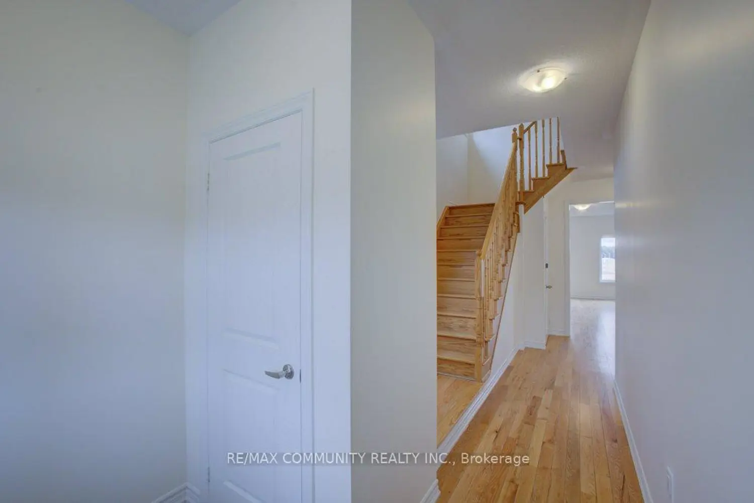 299 Ridley Crescent photo 2