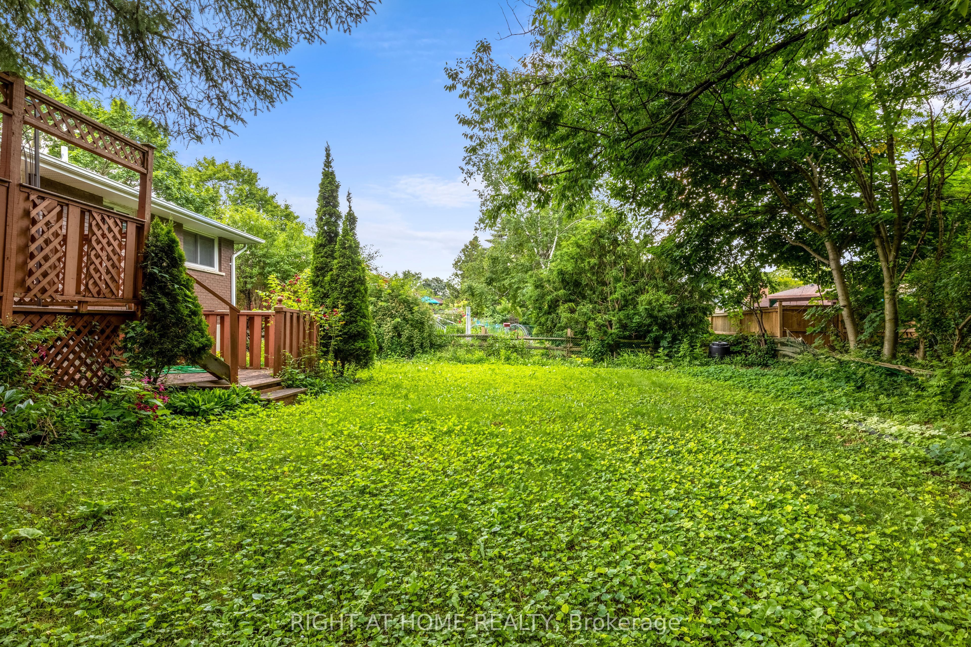 Upper-695 Glen Forrest Boulevard, Waterloo, ON, N2L 4K7