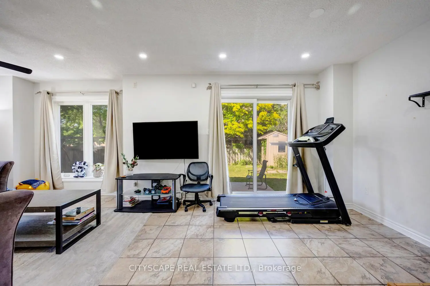65 Mullis Crescent photo 5