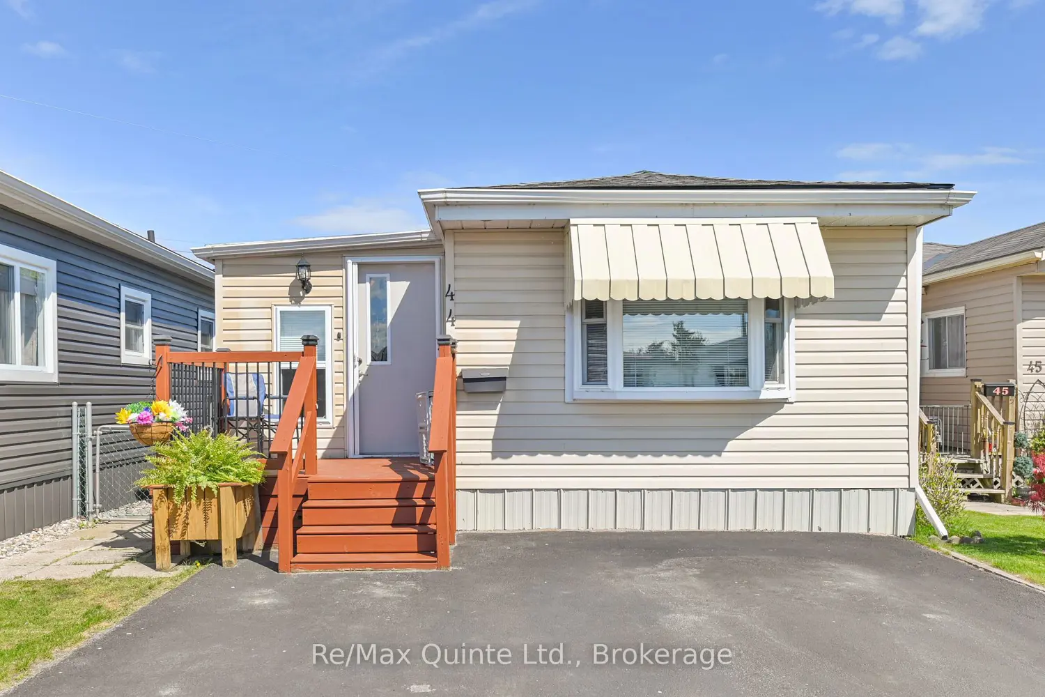 311 Dundas Street 44 photo 3