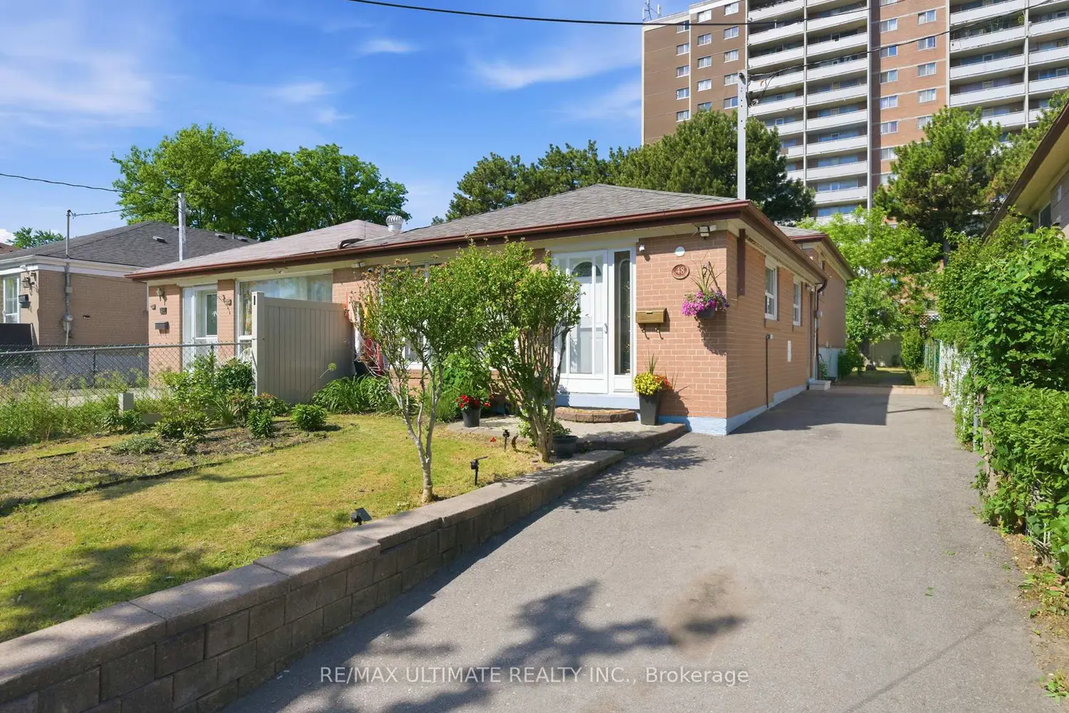 48 Venetian Crescent