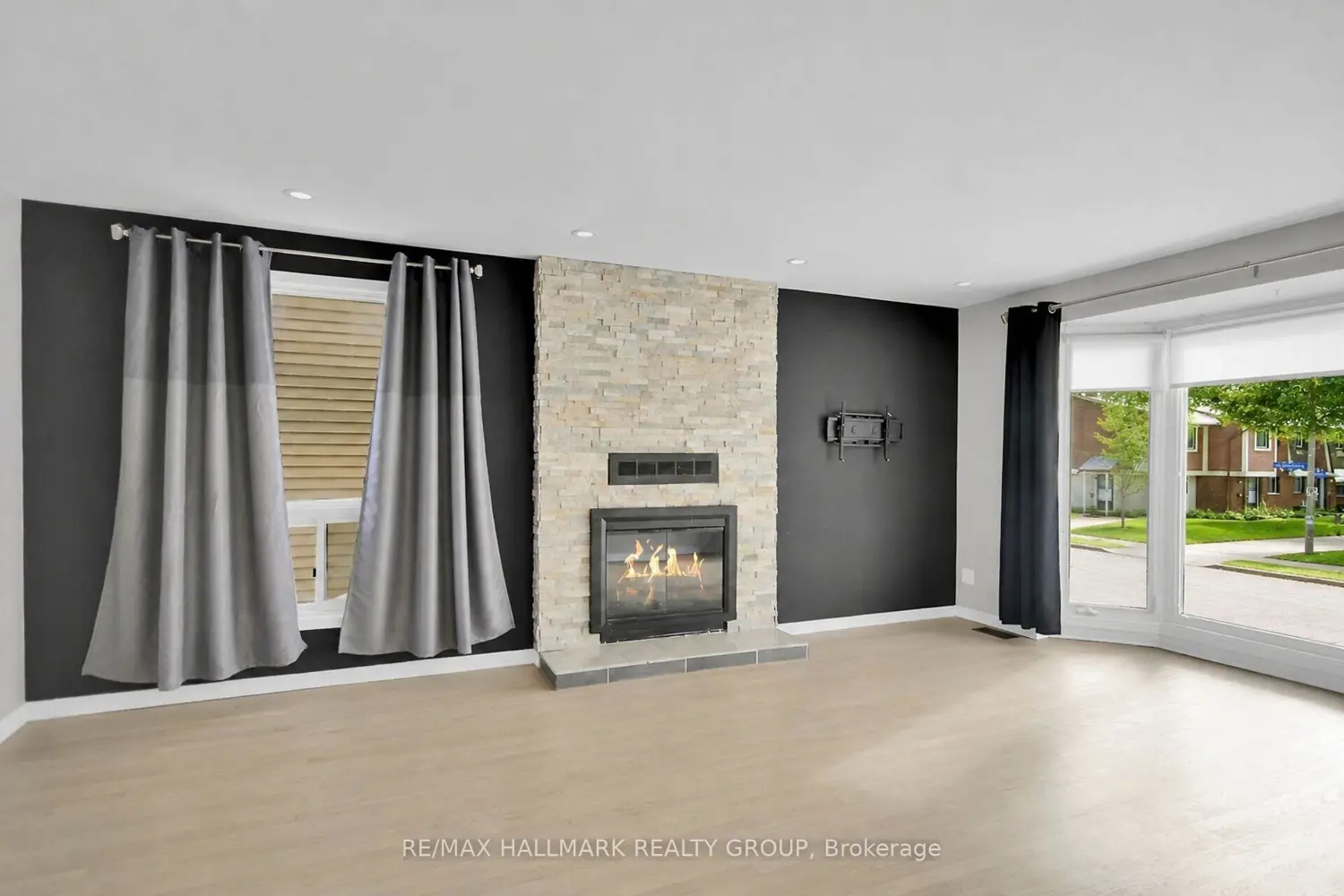 13 Coolspring Crescent photo 3