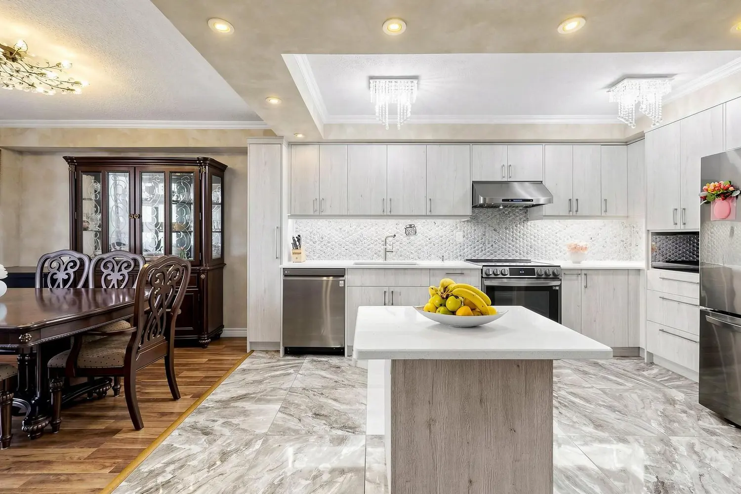 135 Marlee Avenue 403