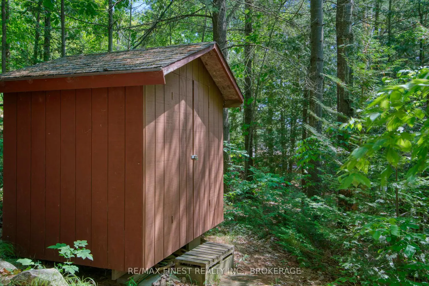 1029 Oak Lane North photo 5