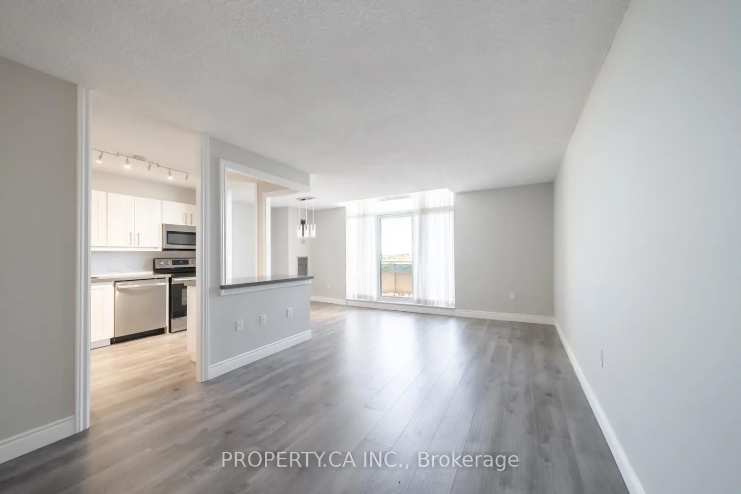 355 Rathburn Road 1204
