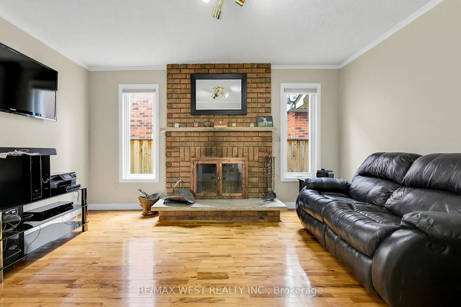 6 Hawkins Crescent photo 5