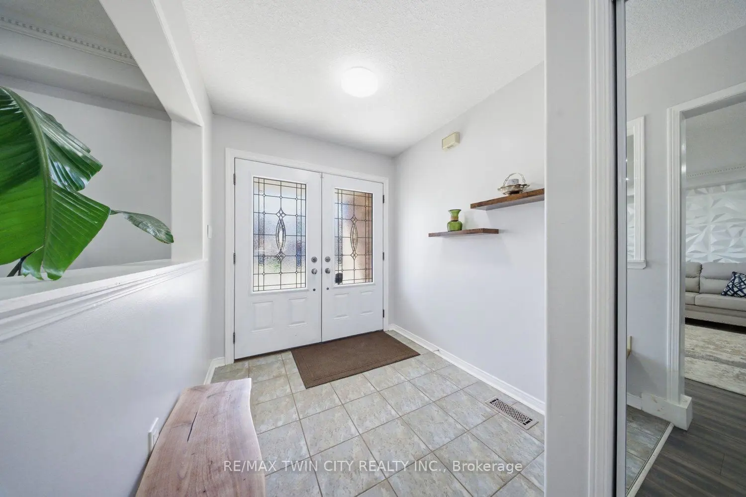 20 Webb Avenue photo 4