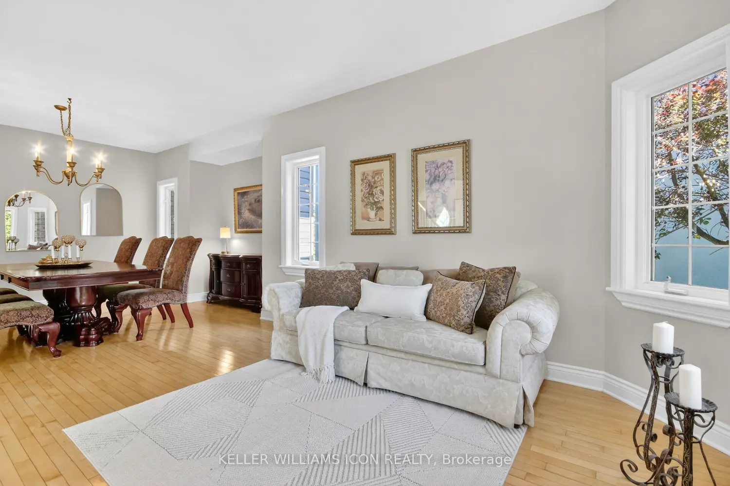 136 Shaughnessy Crescent photo 3