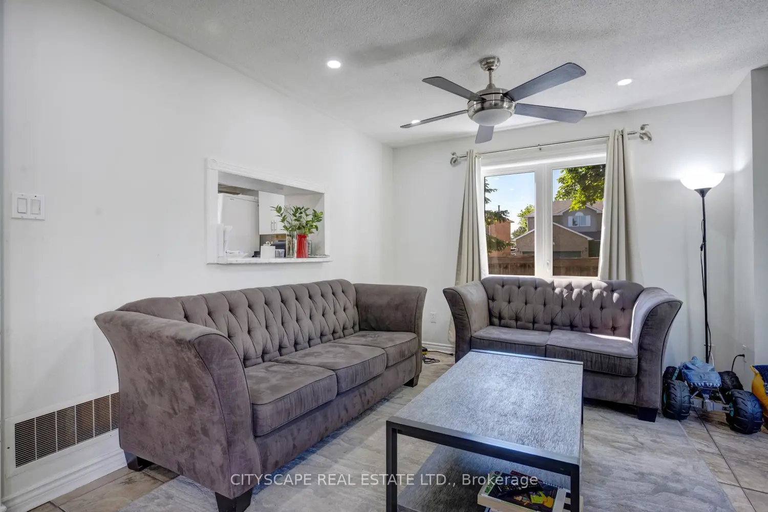 65 Mullis Crescent photo 2