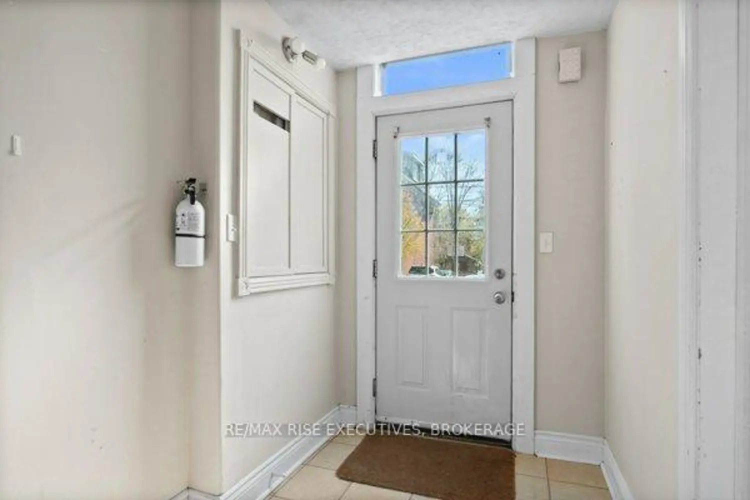 480 Victoria Street photo 2