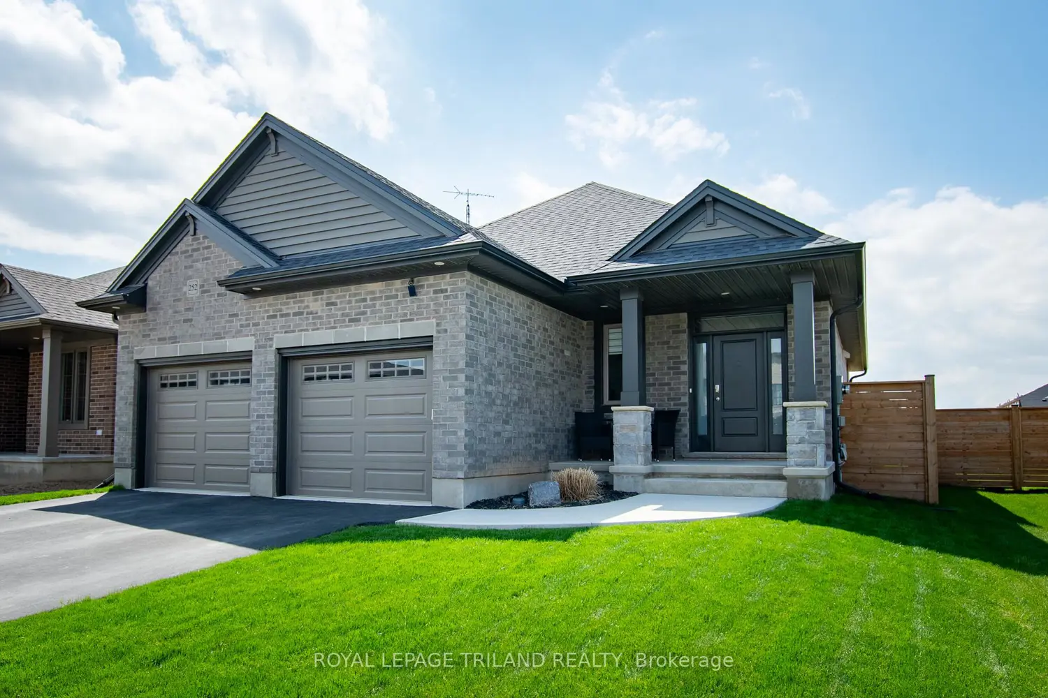 252 Renaissance Drive photo 2