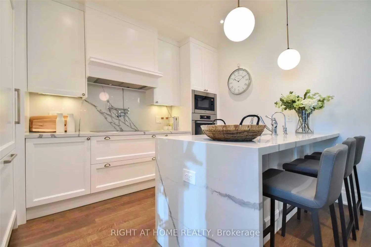 311 Bay Street 3503 photo 2