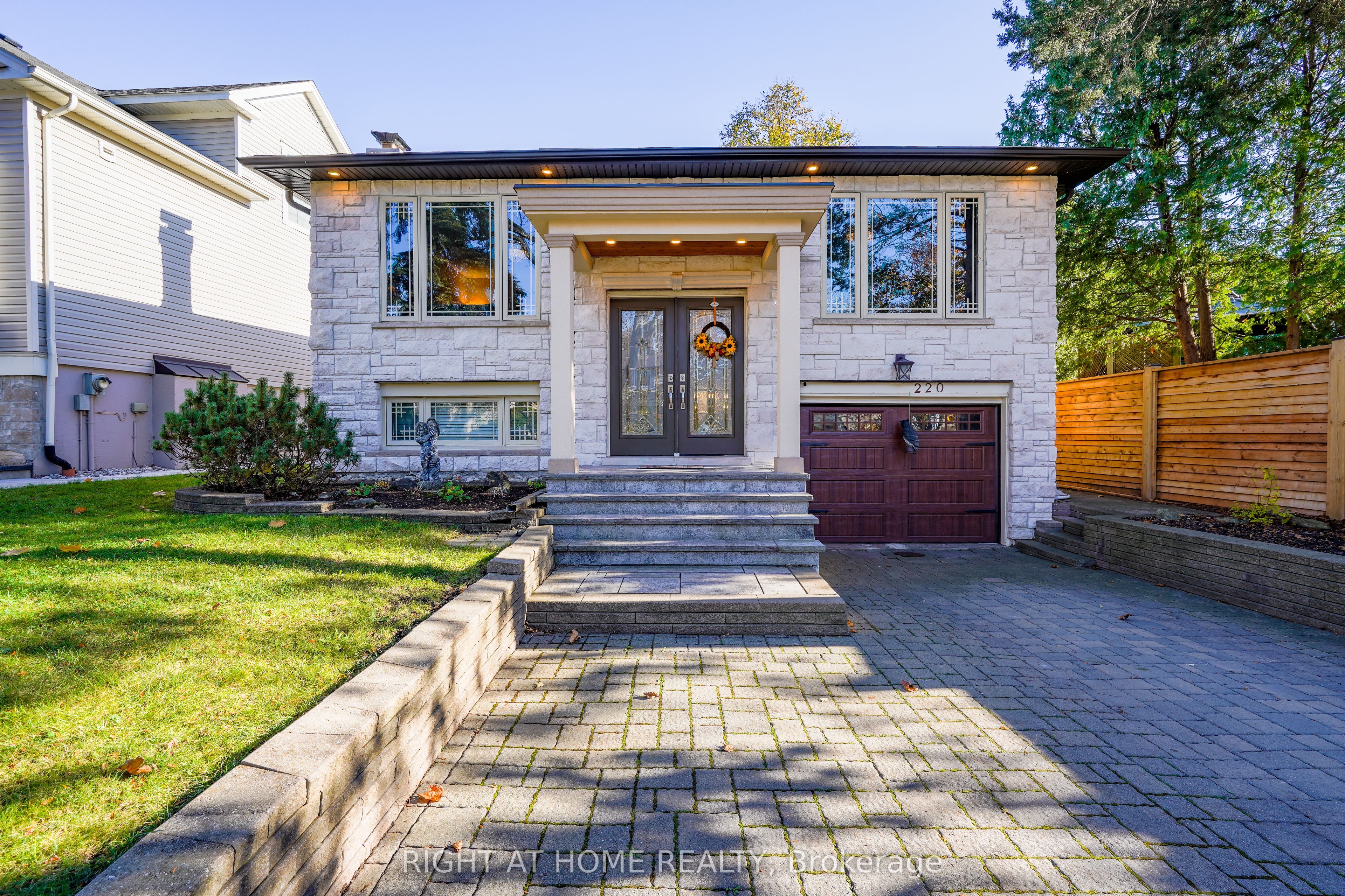 220 Overton Place, Oakville, ON, L6H 1E9