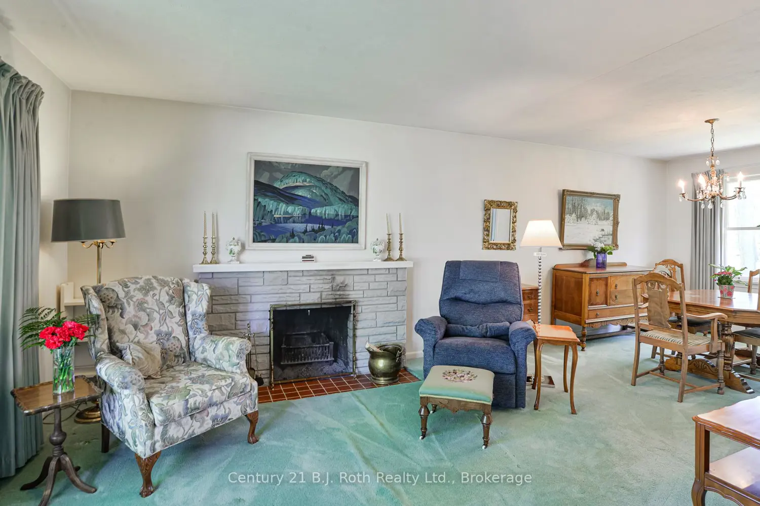 233 Lawrence Avenue photo 5