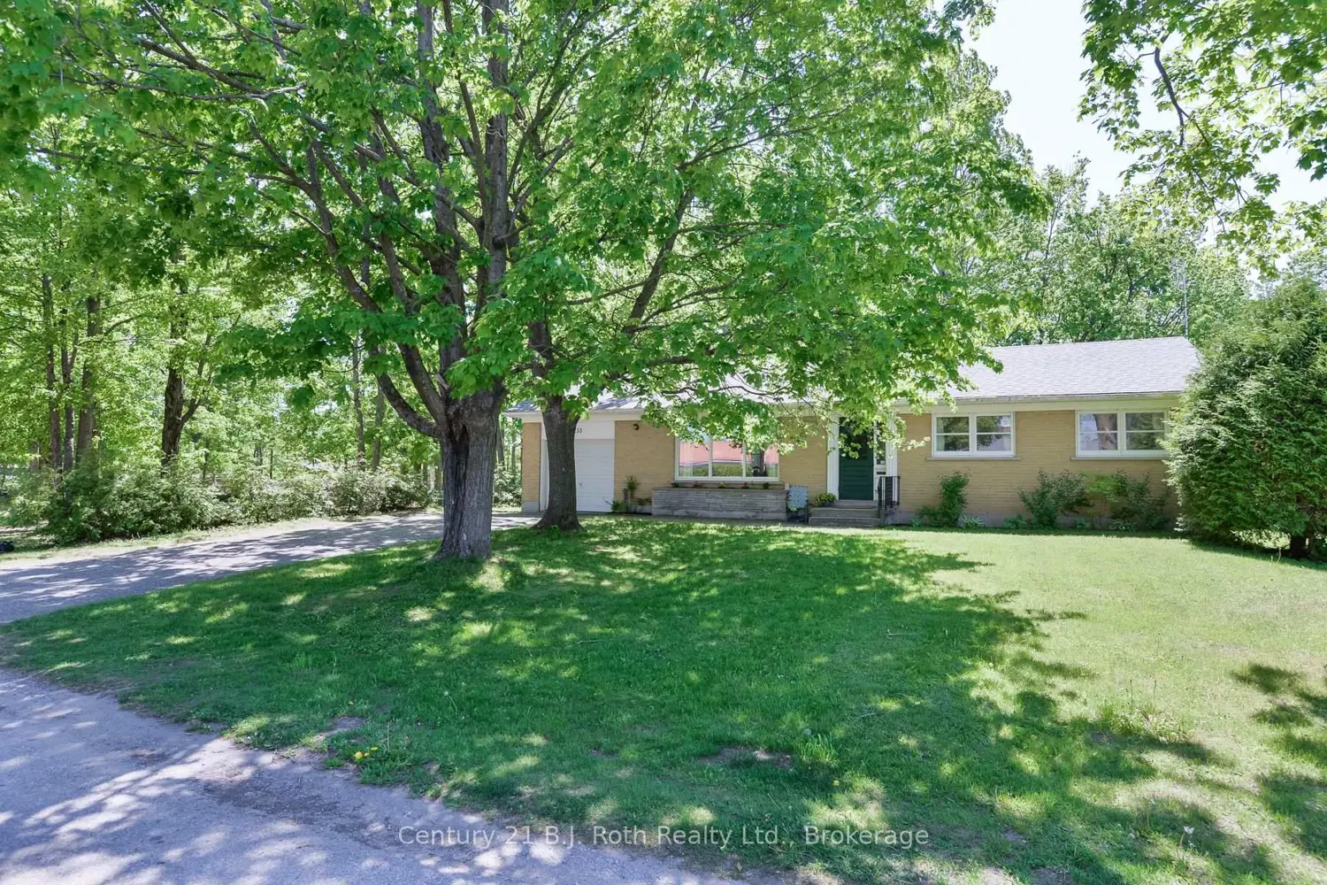 233 Lawrence Avenue photo 3