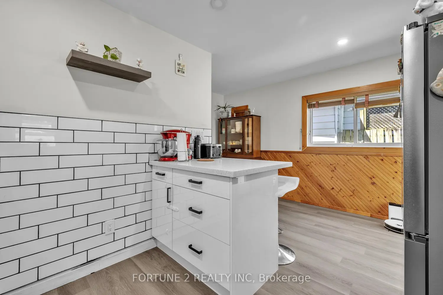 570 Pall Mall Street photo 5