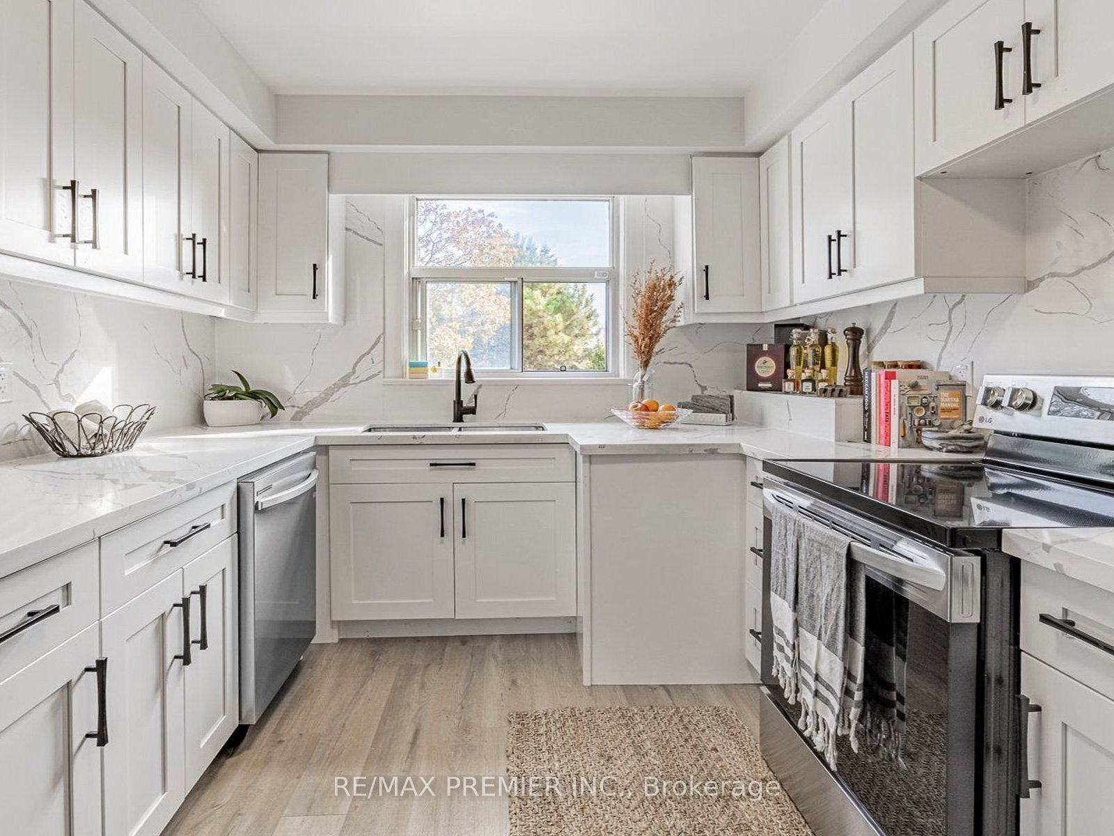 1368 Tansley Drive, Oakville, ON, L6L 2N4