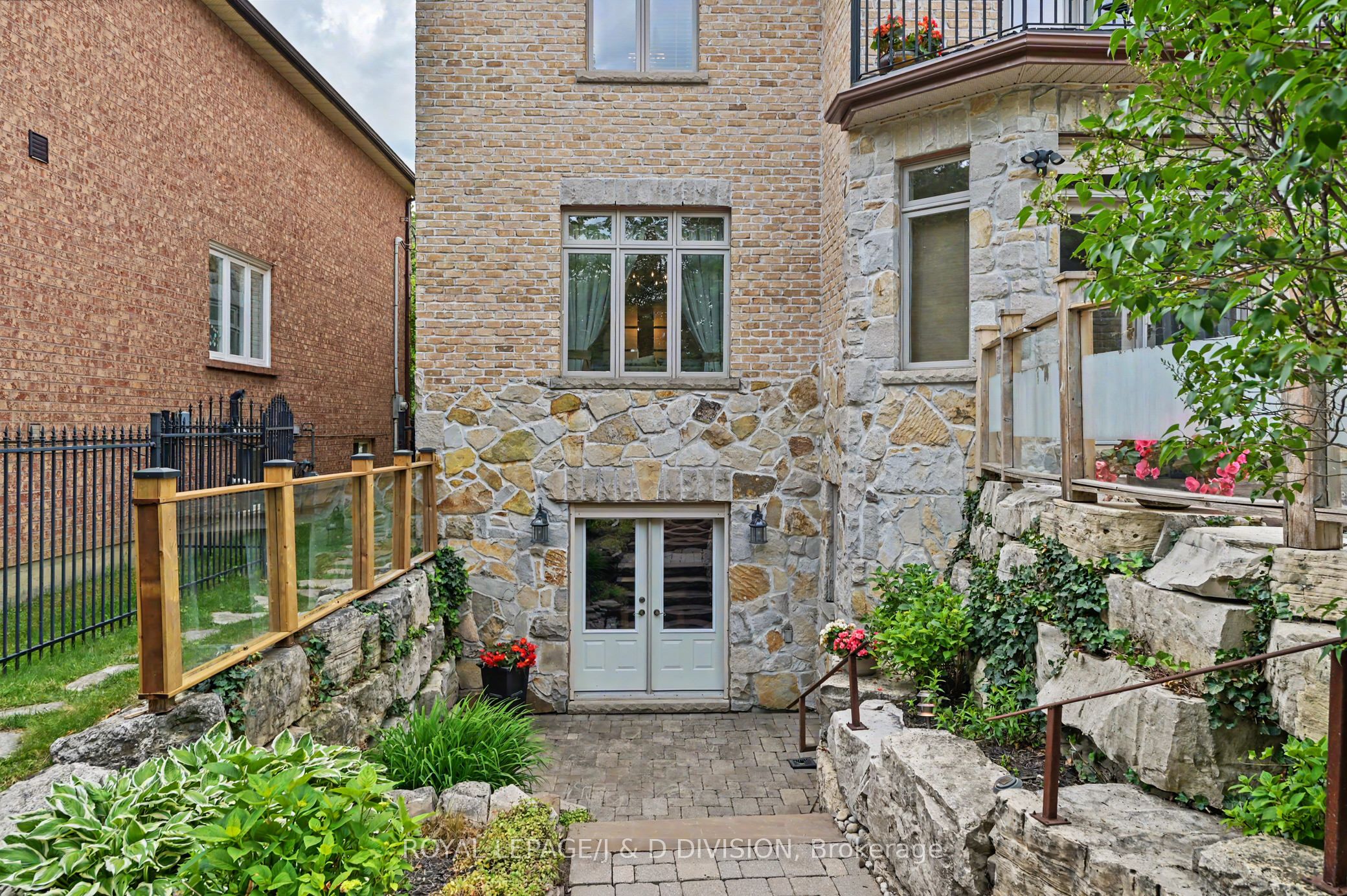 17 Agar Crescent, Toronto, ON, M9B 5A4 photo 5