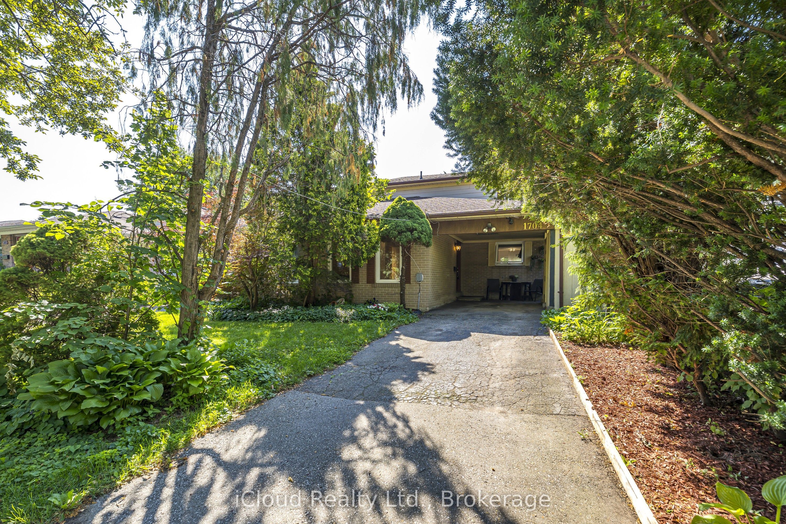 1704 Oberon Crescent, Mississauga, ON, L4X 2K8