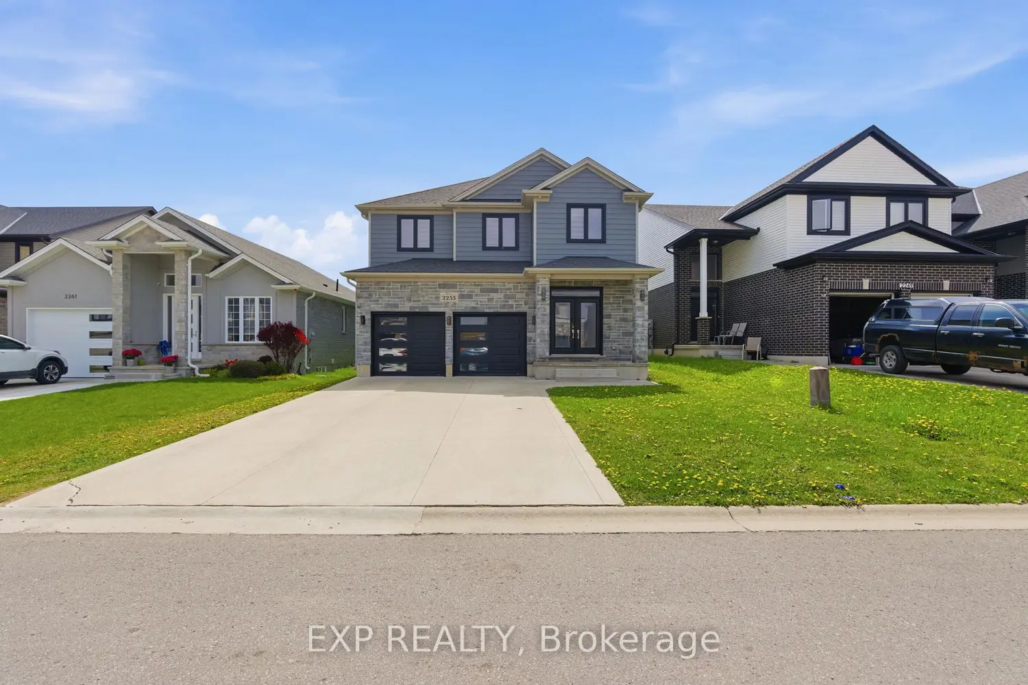 2255 Constance Avenue photo 2