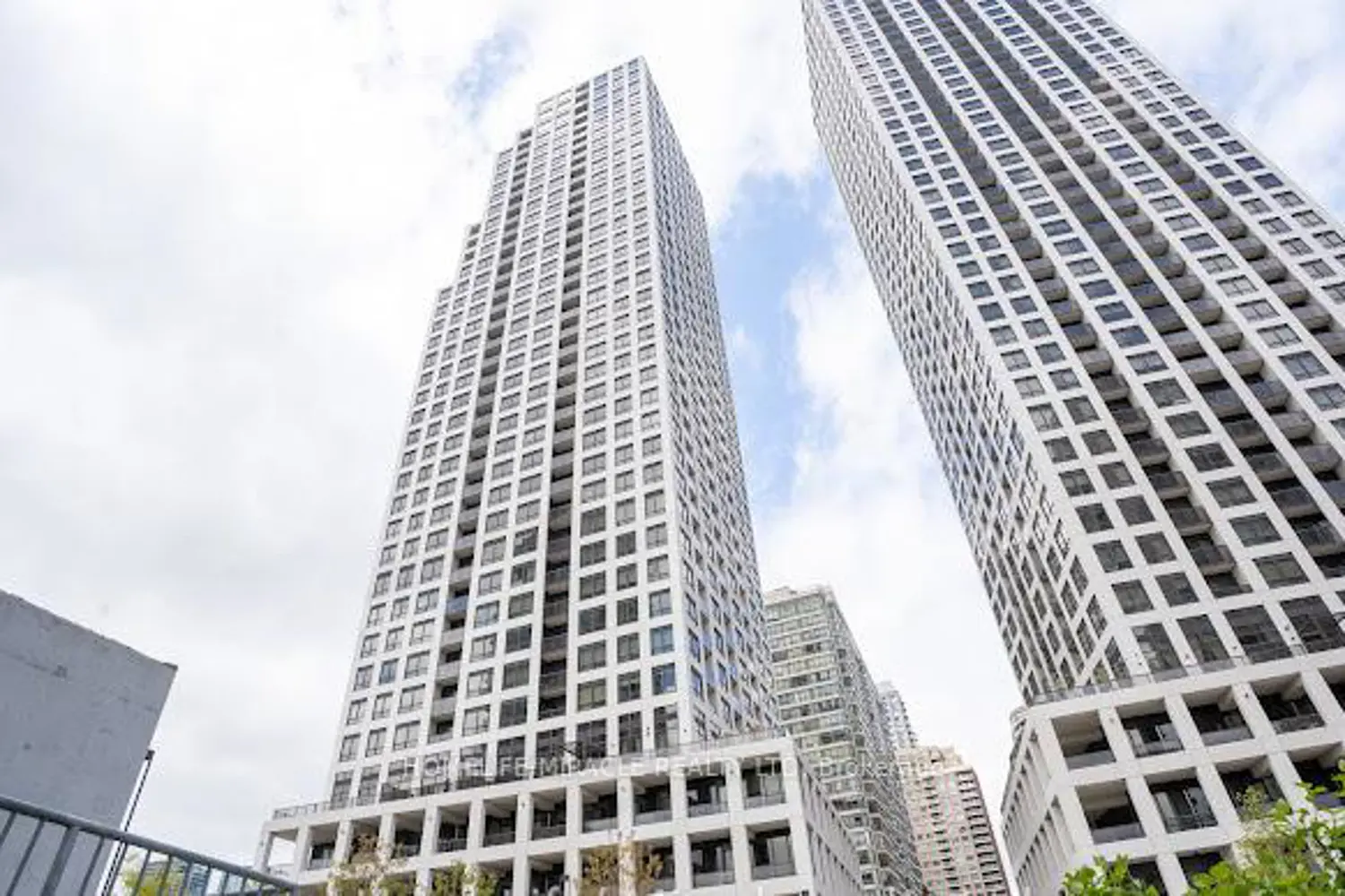 36 Elm Drive 1003