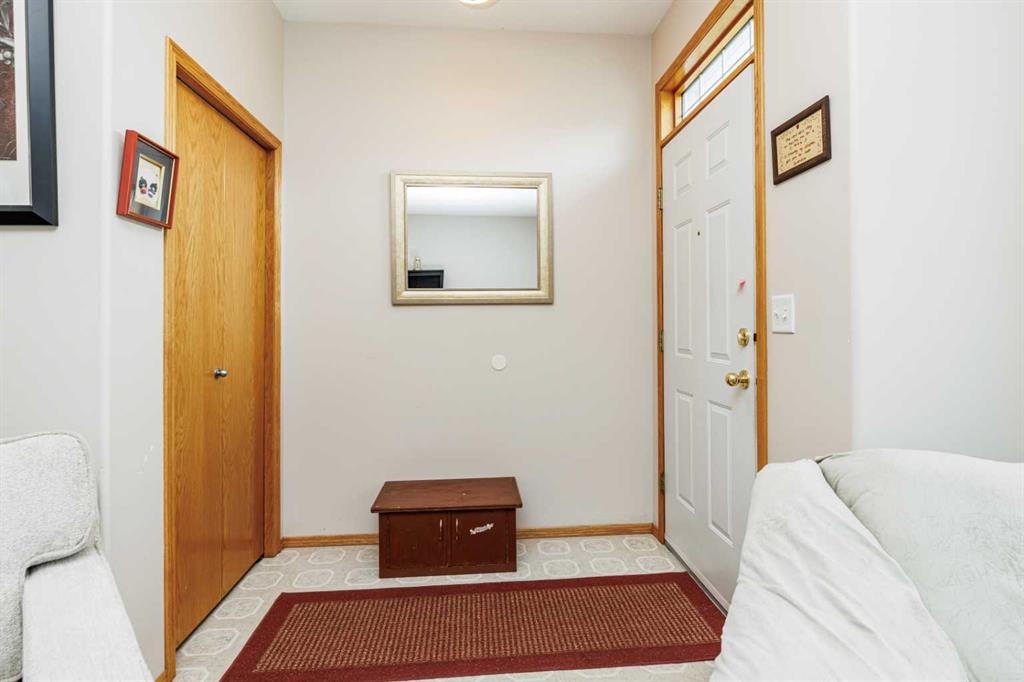 53 Adams Close, Red Deer, AB, T4R 2W4 photo 4