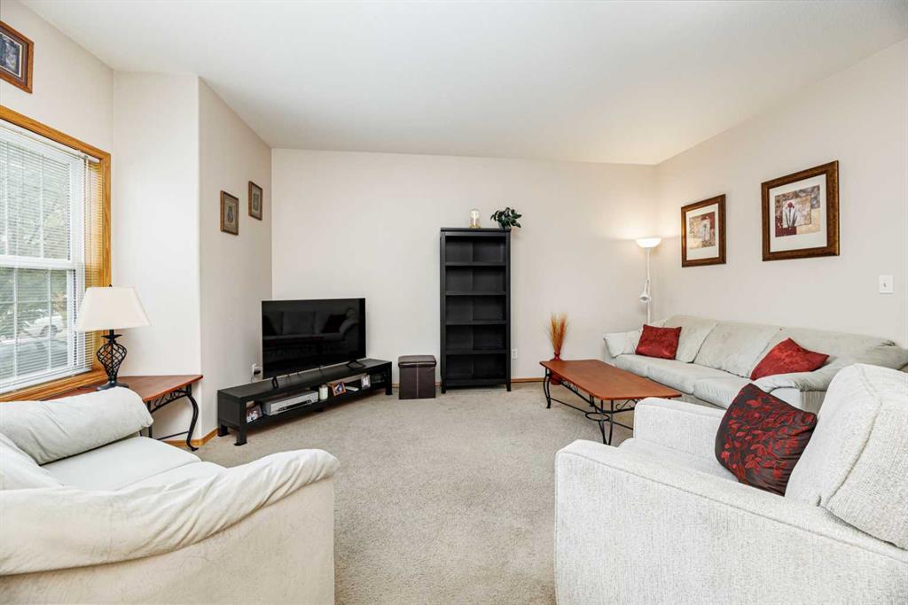 53 Adams Close, Red Deer, AB, T4R 2W4 photo 5