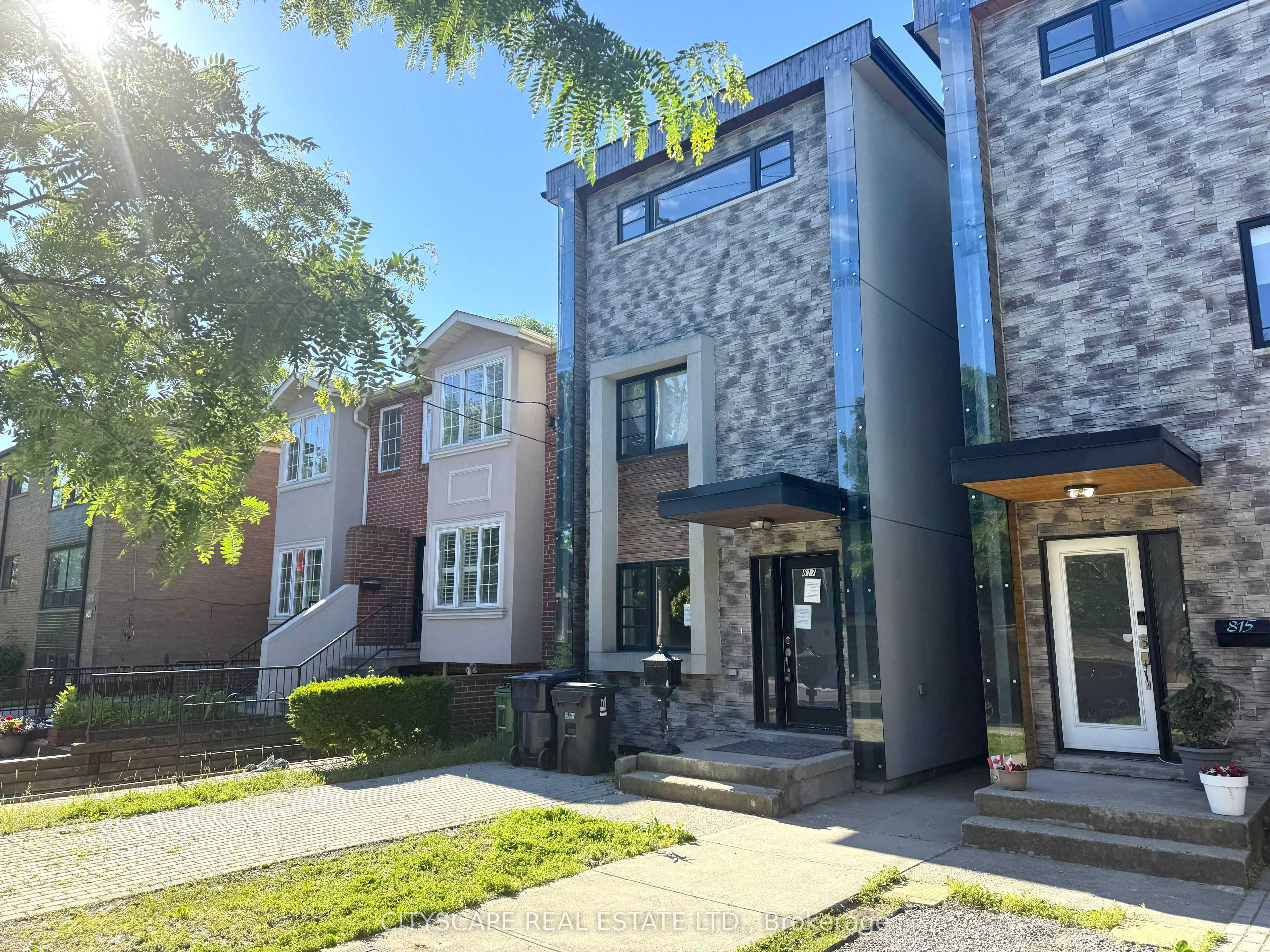 817 Cosburn Avenue, Toronto, ON, M4C 2V9 photo 3