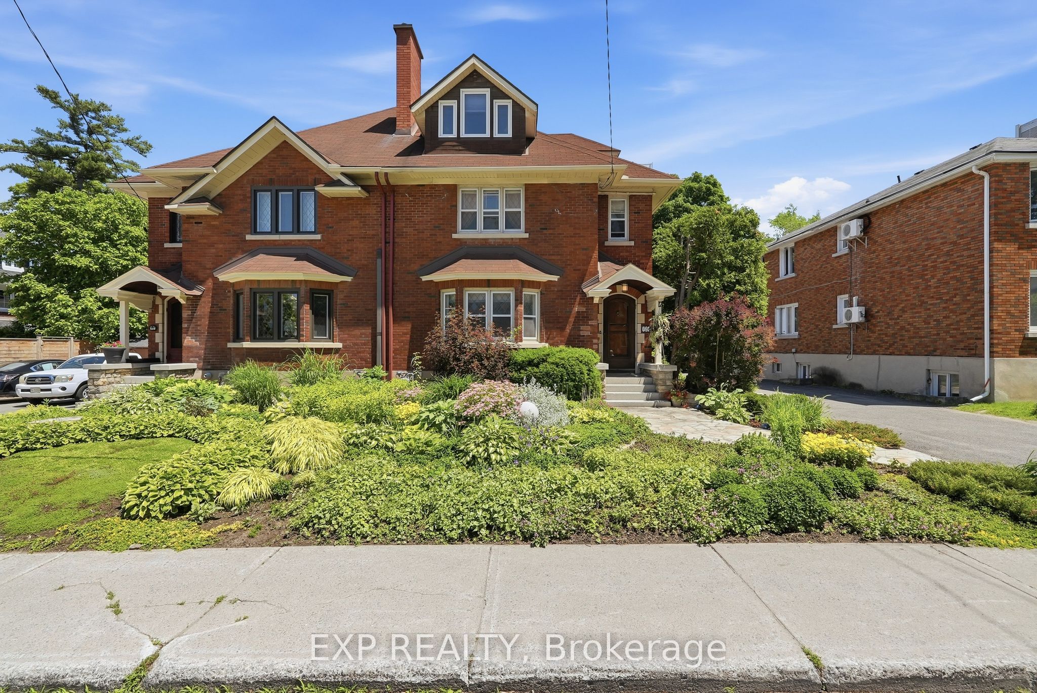 421 Hamilton Avenue S, Ottawa, ON, K1Y 1E2