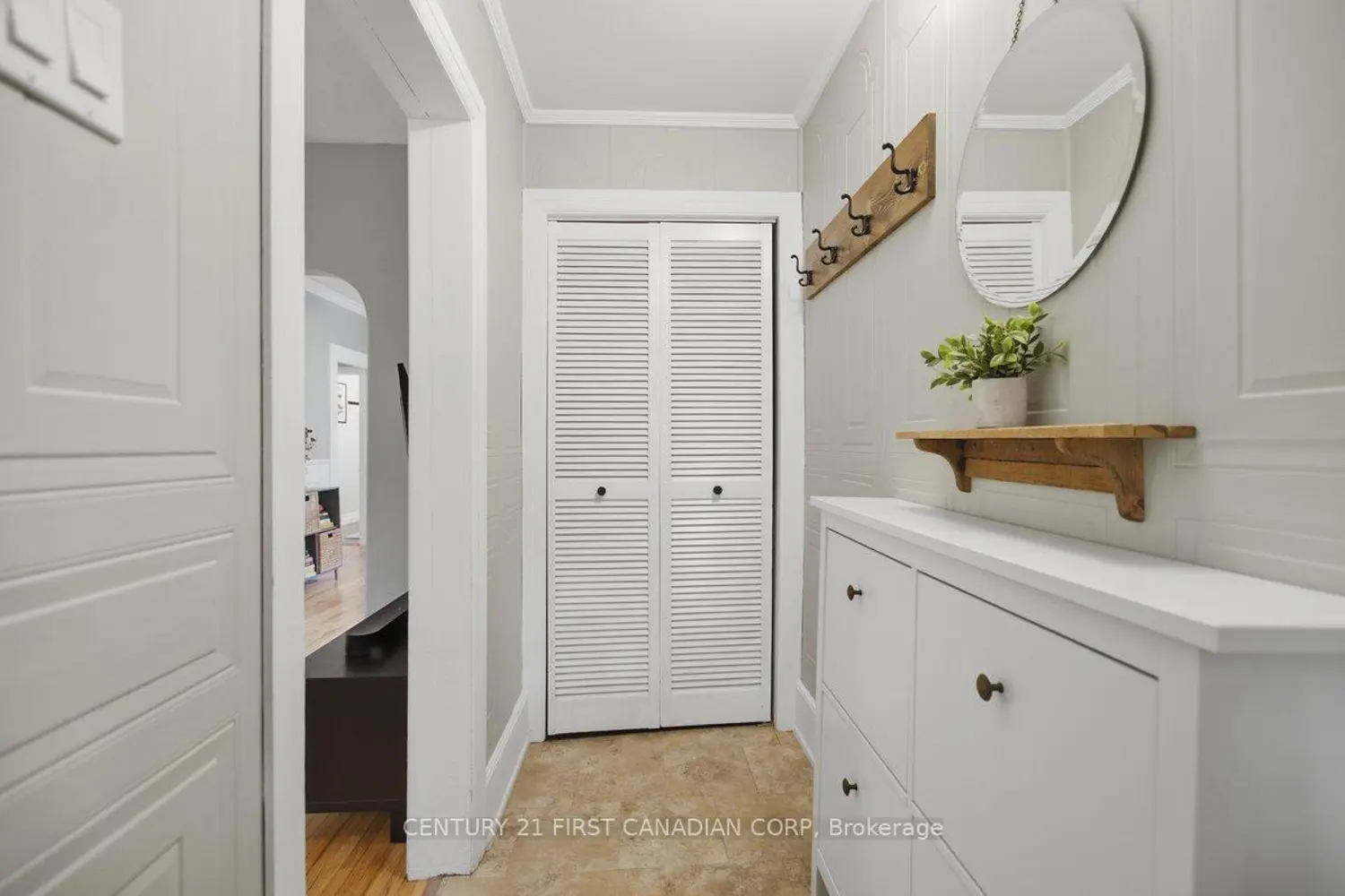 968 Colborne Street photo 4