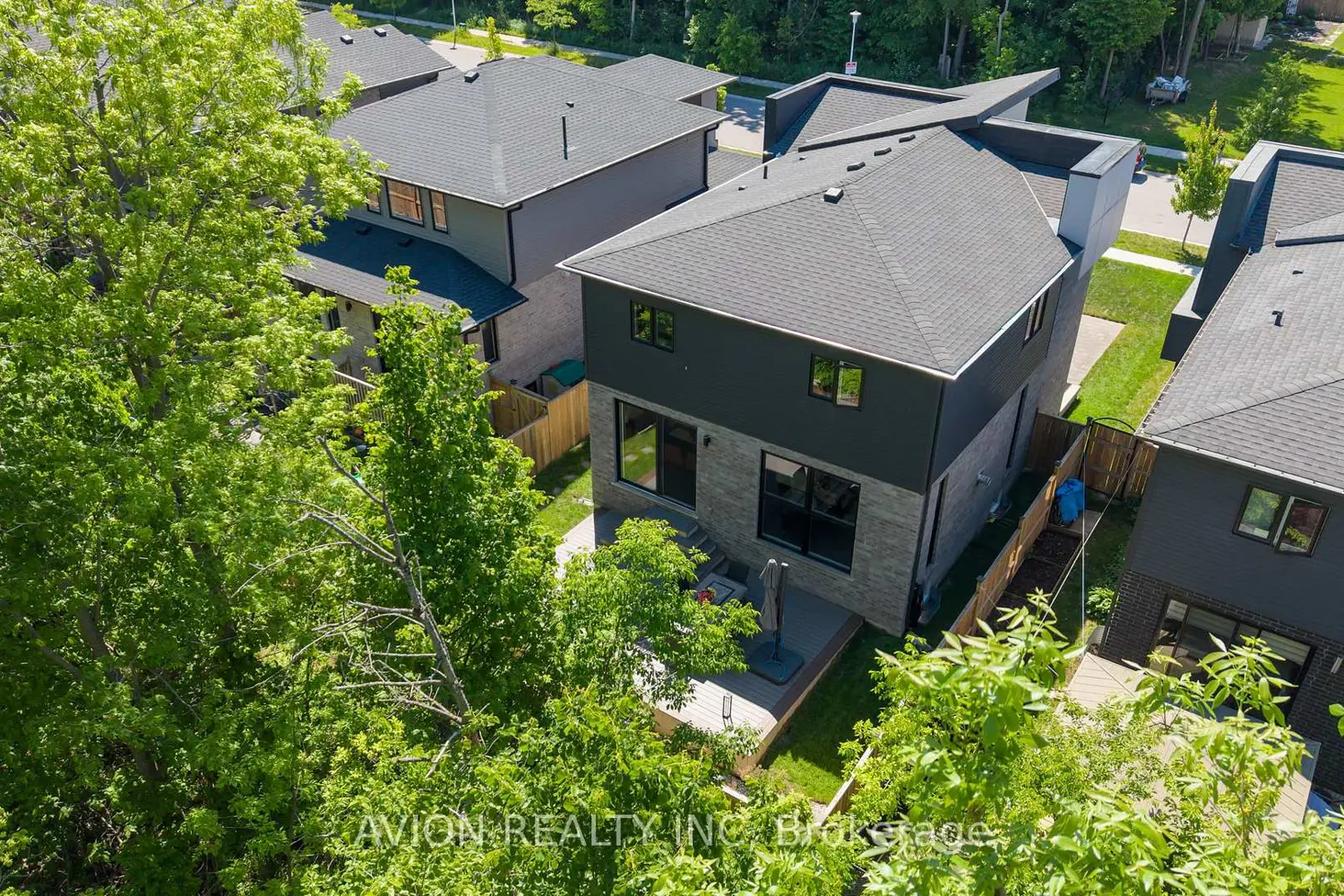 364 Sophia Crescent